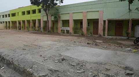 ஈரோடு | அரசுப் பள்ளிக்கு ரூ.9 லட்சத்தில் பணி - முன்னாள் மாணவியருக்கு பாராட்டு