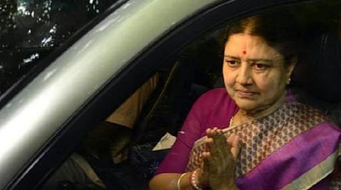 திமுகவுக்கு எதிராக குரல் கொடுக்காமல் சுயநலத்திற்காக அதிமுகவை கூறுபோடுகிறார்கள்: சசிகலா