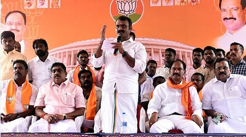 புதுச்சேரியில் நடைபெற்ற தேர்தல் மையக்குழு நிர்வாகிகள் ஆலோசனைக் கூட்டத்தில் மத்திய அமைச்சர் எல்.முருகன் பேசினார்.
