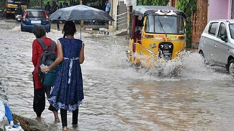 கனமழை: தெலங்கானாவில் நாளை முதல் 3 நாட்களுக்கு பள்ளி, கல்லூரிகளுக்கு விடுமுறை