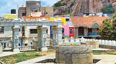 திருச்சி மலைக்கோட்டையில் உருவாகும் பிரமாண்ட புராதன பூங்கா பணியில் தொய்வு