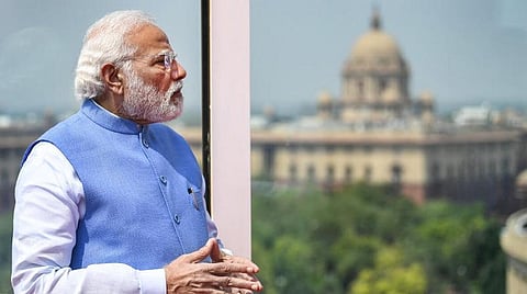 புதிய நாடாளுமன்றக் கட்டிட மேற்கூரையில் தேசிய சின்னத்தை திறந்துவைத்தார் பிரதமர் மோடி