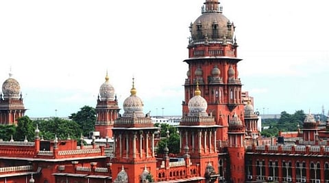 சசிகலாவுக்கு பினாமிகளாக செயல்பட்டதாக வருமானவரித் துறை நடவடிக்கையை எதிர்த்த மேல்முறையீட்டு வழக்குகள் தள்ளுபடி