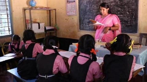 மதுரை உட்பட 14 மாவட்டங்களில் தற்காலிக ஆசிரியர் பணி நியமன தடை தொடர்கிறது