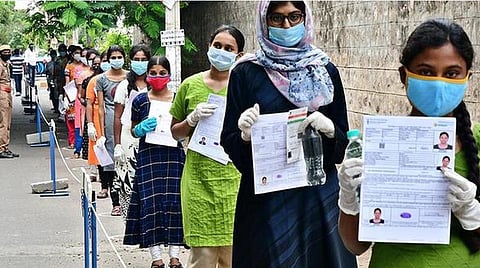 இளநிலை நீட் தேர்வுக்கான ஹால் டிக்கெட் வெளியீடு