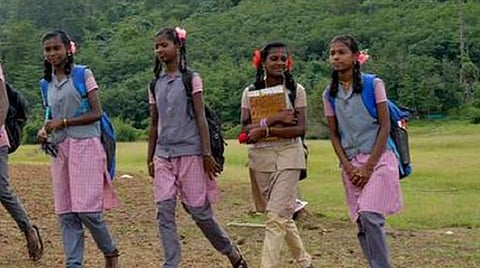 அரசின் கல்வி உதவித்தொகை அறிவிப்பால் தாளவாடி அரசு கல்லூரியில் சேர மலைக் கிராம மாணவிகள் ஆர்வம்