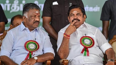 அதிமுக விவகாரம் குறித்து தேர்தல் ஆணையம், உச்ச நீதிமன்றத்தில் முறையிடுவது தொடர்பாக சட்ட நிபுணர்களுடன் ஓபிஎஸ், இபிஎஸ் தனித்தனியே ஆலோசனை