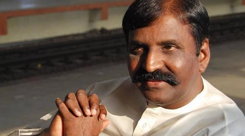 அனைத்து பள்ளிகளிலும் இலக்கிய வாசிப்பு வகுப்பு: வைரமுத்து யோசனை