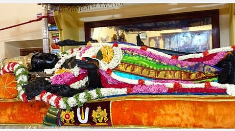 15-ம் நாளில் பச்சை மற்றும் நீல நிறப் பட்டாடையில் சயன கோலத்தில் அருள்பாலித்த அத்தி வரதர்