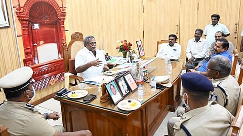 புதுச்சேரியில் சிறுவன் மரணம் எதிரொலி: பள்ளி நேரங்களில் கூடுதல் போக்குவரத்து காவலர்கள் பணியில் ஈடுபட உத்தரவு