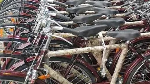 வேலூர் | 2 ஆண்டுகளாக நிறுத்தப்பட்ட விலையில்லா மிதிவண்டி வழங்கும் திட்டம் விரைவில் தொடக்கம்: மாணவர்கள் மகிழ்ச்சி