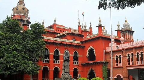 குழந்தைகள் உரிமைகள் பாதுகாப்பு ஆணையத்தின் தலைவர், உறுப்பினர்களை பதவிநீக்கம் செய்த அரசாணை ரத்து - உயர் நீதிமன்றம் உத்தரவு