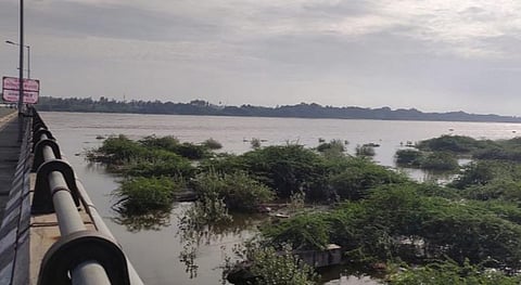 கரூர் | மாயனூர் கதவணைக்கு 1 லட்சம் கன அடிக்கு மேல் காவிரி நீர் வருகை: நொய்யலில் தண்டோரா மூலம் எச்சரிக்கை