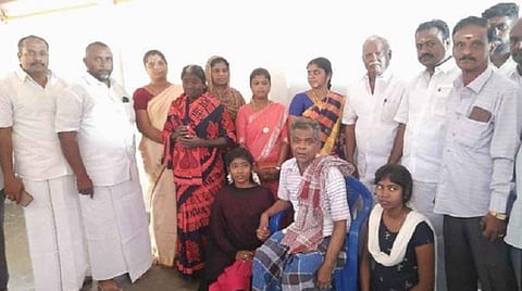 பாபநாசம்: ஏழை மாற்றுத்திறனாளிக்கு சொந்த நிதியில் வீடு கட்டிக் கொடுத்த பேரூராட்சி உறுப்பினர்