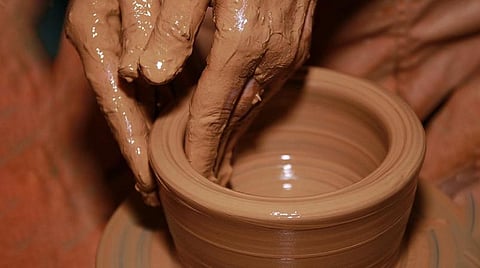 சாதியக் கட்டமைப்பு: அழிவின் விளிம்பில் மண்பாண்டத் தொழில் - ஒரு சிறப்பு பார்வை
