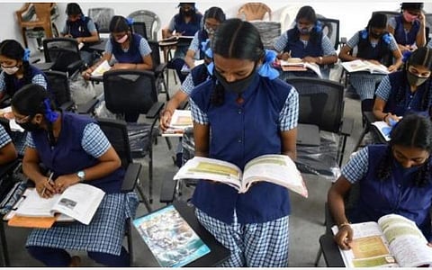 அரசு பள்ளிகள் மூடப்படுவதை தடுப்போம்!