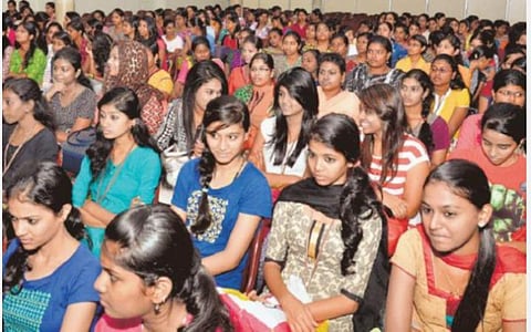 பொறியியல், கலை, அறிவியல் கல்லூரிகளில் சேர ஜூலை 27-க்குள் விண்ணப்பிக்கலாம் - உயர்கல்வித் துறை தகவல்