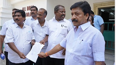 காவல்துறை ஒத்துழைப்புடன் அதிமுக அலுவலகத்தில் கொள்ளை: மாநிலங்களவை உறுப்பினர் சி.வி.சண்முகம் 