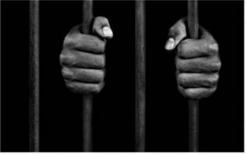 டெல்லி ரயில் நிலையத்தில் பெண்ணிடம் பாலியல் வன்கொடுமை - ரயில்வே ஊழியர்கள் 4 பேர் கைது