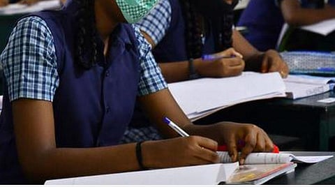 பிளஸ் 1 துணை தேர்வு: நாளை ஹால்டிக்கெட்டை பதிவிறக்கம் செய்யலாம்