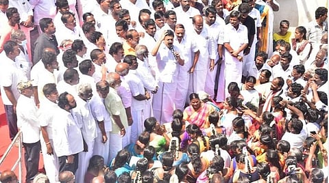 விழுப்புரத்தில் அதிமுக சார்பில் நடைபெற்ற கண்டன ஆர்பாட்டத்தில் சி.வி.சண்முகம்