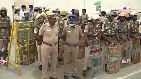 உடற்கூறாய்வு நிறைவு: திருவள்ளூர் மாணவி உடல் பெற்றோரிடம் ஒப்படைப்பு