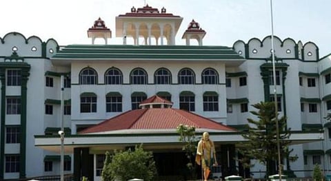 உயர் நீதிமன்றம் கிளை மதுரை.