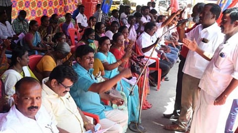 ஆண்டிபட்டி அருகே வேலையிழப்பால் சலவை தொழிலாளர்கள் கஞ்சித்தொட்டி திறக்க முடிவு