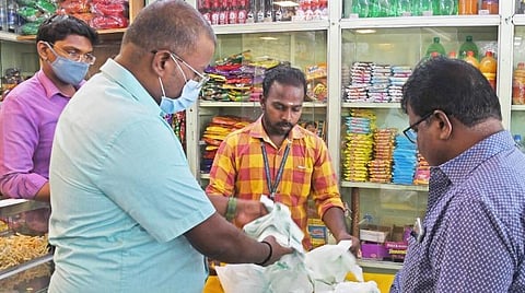 விற்பனையாளர்கள் கவனத்திற்கு... சென்னையில் QR கோடு மூலம் தடை செய்யப்பட்ட பிளாஸ்டிக் சோதனை