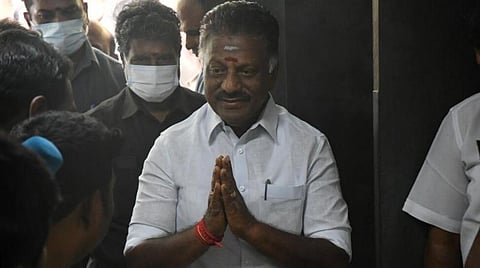 அதிமுக கட்டுப்பாட்டை மீறியதால் தளவாய் சுந்தரம் நீக்கம்: ஓபிஎஸ் அறிவிப்பு