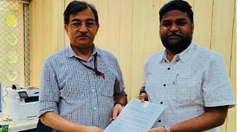 மத்திய சுகாதாரத் துறை அமைச்சரிடம் நேரில் சந்தித்து கடிதம் அளித்த தருமபுரி எம்.பி. டி.என்.வி.எஸ்.செந்தில்குமார்.