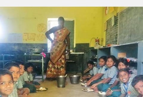 வெள்ளகோவில் அருகே அரசின் திட்டத்துக்கு முன்பாகவே காலை உணவு வழங்கி வரும் அரசுப் பள்ளி