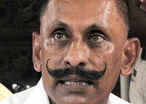 சிலை கடத்தல் பிரிவு முன்னாள் சிறப்பு அதிகாரி பொன் மாணிக்கவேலுக்கு உயர் நீதிமன்றம் கேள்வி