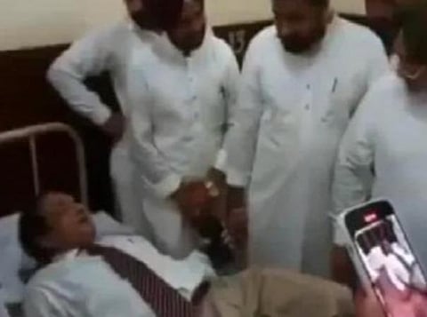 பஞ்சாப் மருத்துவமனை டீன் விவகாரம்: சுகாதார அமைச்சர் செயலுக்காக மன்னிப்புக் கேட்ட சக அமைச்சர்