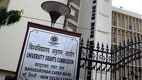 கல்லூரிகளில் இருந்து அக்.31க்குள் வெளியேறினால் மாணவர்களுக்கு முழுக் கட்டணத்தை திருப்பித் தர வேண்டும்: யுஜிசி