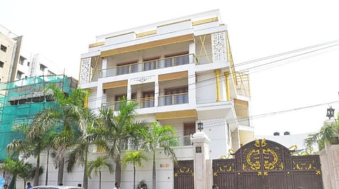 திரைப்பட ஃபைனான்சியர் அன்புச்செழியன் வீட்டில் 2-வது நாளாக வருமான வரி சோதனை