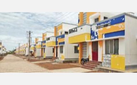 சிவகங்கை ஆயுதப்படை குடியிருப்பு அருகே கட்டப்பட்டுள்ள காவலர்களுக்கான வீடுகள்.