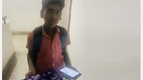 விபத்தில் தந்தை காயம்... உணவு டெலிவரி செய்த பள்ளிச் சிறுவன்... - ஜொமோட்டோ விளக்கம்
