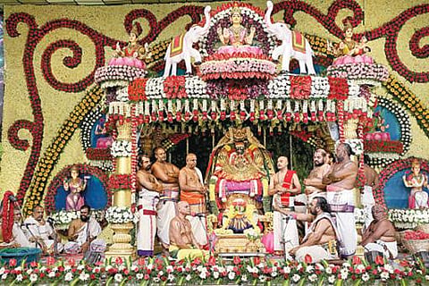 திருச்சானூர் பத்மாவதி தாயார் கோயிலில் நேற்று வரலட்சுமி விரதம் வெகு சிறப்பாக நடைபெற்றது.