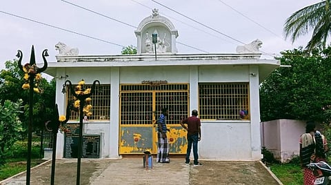 ஊத்தங்கரை அருகே கோயிலில் பூஜை செய்துவிட்டு உண்டியல் பணத்தை திருடிச் சென்ற மர்ம நபர்கள்