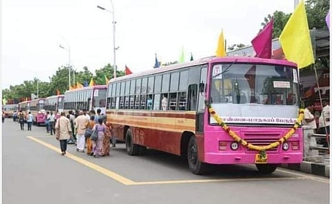 சென்னையில் பிங்க் பேருந்துகள் அறிமுகம்: முழுமையாக வண்ணம் தீட்டாததால் நெட்டிசன்கள் விமர்சனம்