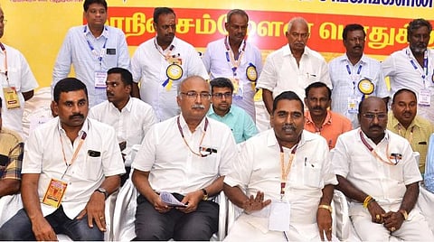 மதுரையில்  இன்று  நடந்த தமிழ்நாடு அரிசி ஆலை உரிமையாளர்கள் சங்கம் மற்றும் நெல் அரிசி வணிகர்கள் சங்கங்களின் சம்மேளனத்தின் மாநில தலைவர் டி.துளசிங்கம் செய்தியாளர்களை சந்தித்து பேசினார். |  படம்: என்.தங்கரத்தினம்.