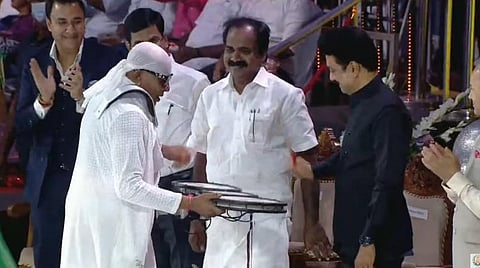 செஸ் ஒலிம்பியாட் நிறைவு விழா: சிவமணியுடன் இணைந்து டிரம்ஸ் வாசித்த முதல்வர் ஸ்டாலின்