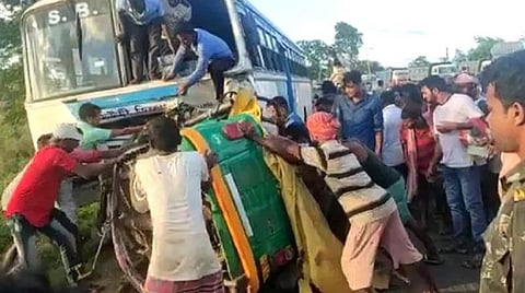 மேற்கு வங்கம் | அரசு பஸ் - ஆட்டோ மோதிய விபத்தில் 8 பெண்கள் உட்பட 9 பேர் பலி