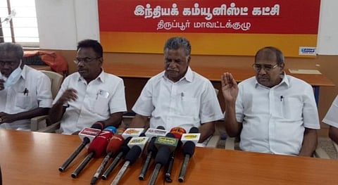 திருப்பூரில் இந்திய கம்யூனிஸ்ட் கட்சியின் அலுவலகத்தில் செய்தியாளர்கள் சந்திப்பில் பேசிய கட்சியின் மாநிலச் செயலாளர் முத்தரசன் உள்ளிட்டோர்.