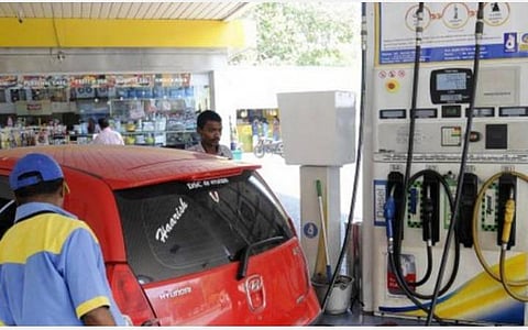 தமிழகம், புதுச்சேரியில் 5,800 பெட்ரோல் நிலையங்களில் தேசியக் கொடி ஏற்ற முடிவு