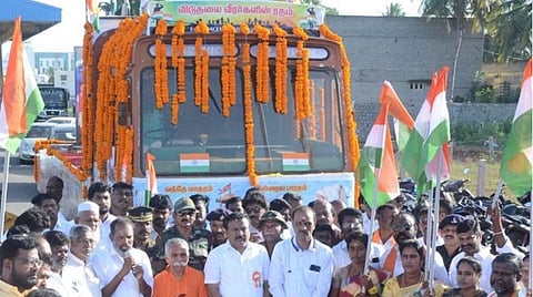 மதுரையில் விடுதலை வீரர்கள் வீர யாத்திரையை பாஜக அமைப்பு பொதுச் செயலாளர் கேசவ விநாயகம் தொடங்கி வைத்தார்.