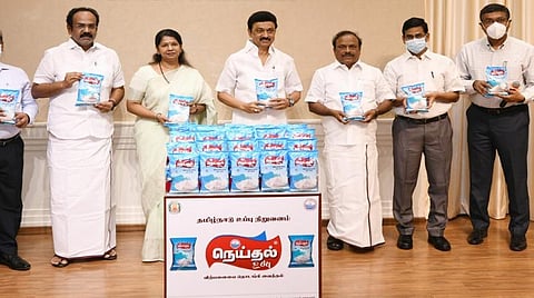 தமிழ்நாடு உப்பு நிறுவனத்தின் ‘நெய்தல் உப்பு’ அறிமுகம்: உப்பளத் தொழிலாளர் குடும்பங்களுக்கு ஆண்டுக்கு ரூ.5 ஆயிரம் நிவாரணம்