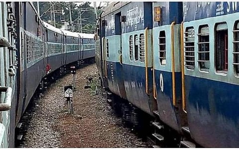 நாடு முழுவதும் இயங்கும் ரயில்களில் 120 இன்ஜின்களில் மட்டுமே கழிப்பறை வசதி: தெற்கு ரயில்வேயில் ஒன்றில்கூட இல்லாத அவலம்