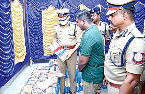 அடையாளம் தெரியாமல் இருக்க சிசிடிவியில் ‘ஸ்பிரே’ அடித்த கும்பல் - அரும்பாக்கம் வங்கி கொள்ளைக்கு மூளையாக செயல்பட்ட முருகன் கைது